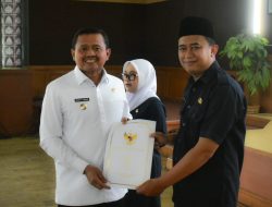 Bupati Dony Serahkan SK kepada 120 Kepala Sekolah, Tekankan Kepemimpinan dan Keteladanan
