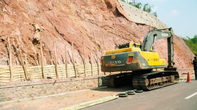 Untuk Keselamatan, Jika Hujan Deras Jalan Lingkar Utara Jatigede Harus Ditutup!