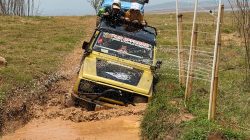 Fun Offroad Tawarkan Sensasi Naik Jip di Kawasan Bendungan Jatigede